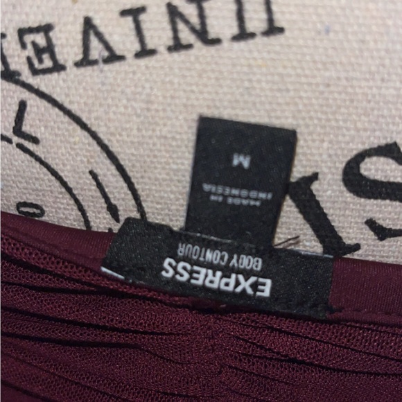 Like New Express Body Contour Ruched Top - Picture 4 of 4